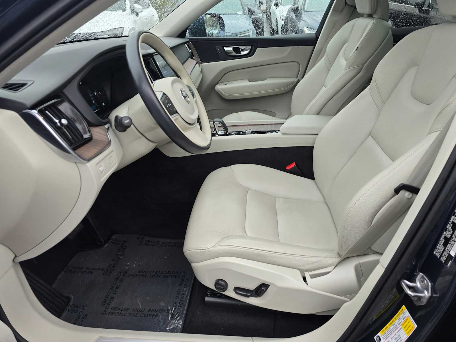 2022 Volvo XC60 Momentum