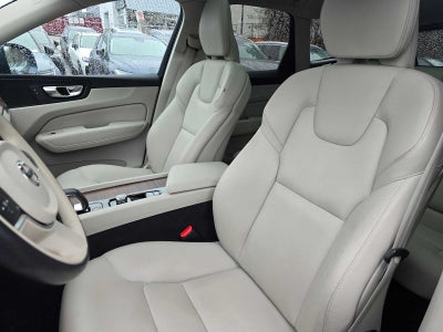 2022 Volvo XC60 Momentum