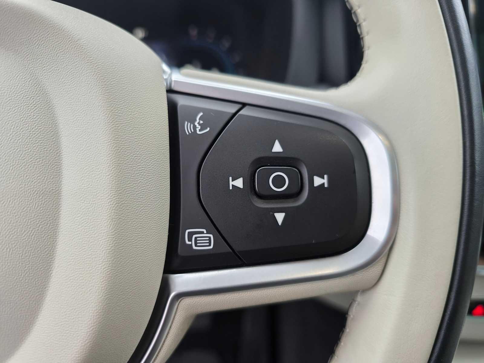 2022 Volvo XC60 Momentum