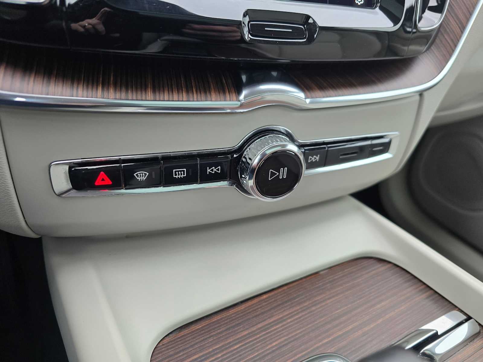 2022 Volvo XC60 Momentum