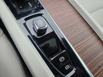 2022 Volvo XC60 Momentum