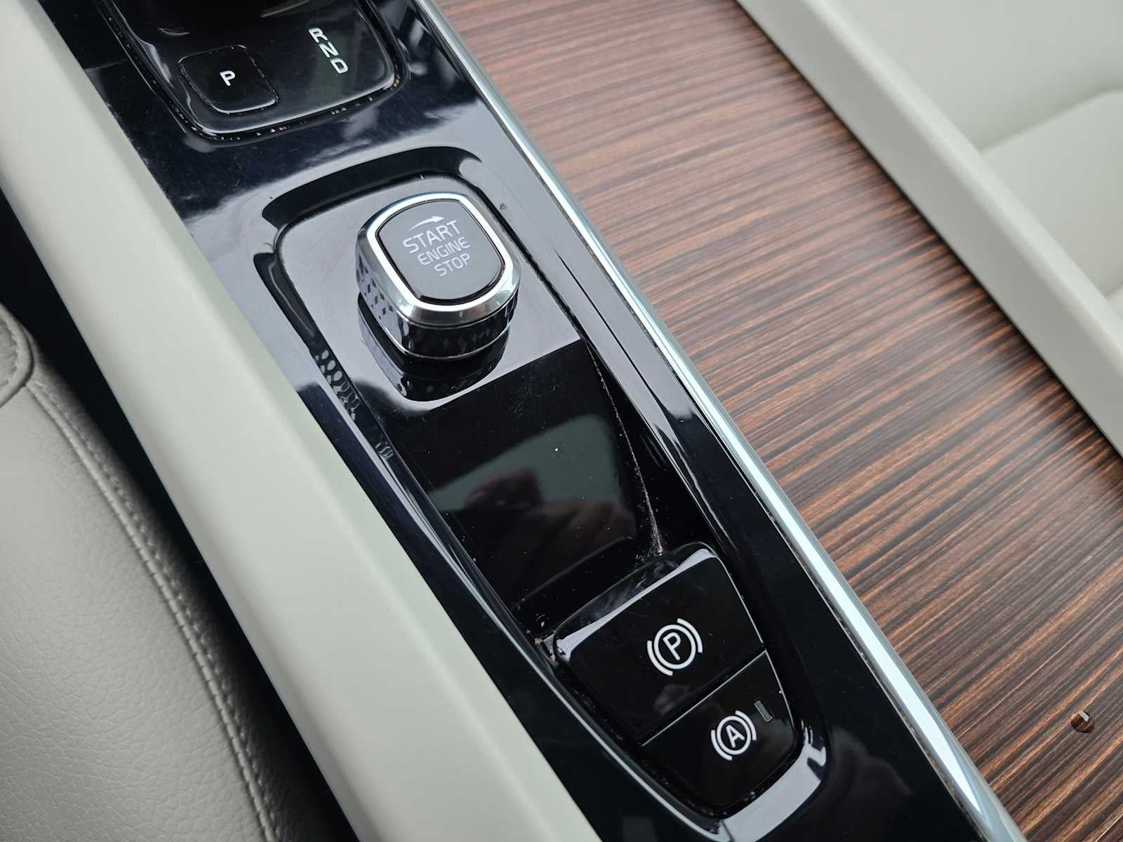 2022 Volvo XC60 Momentum