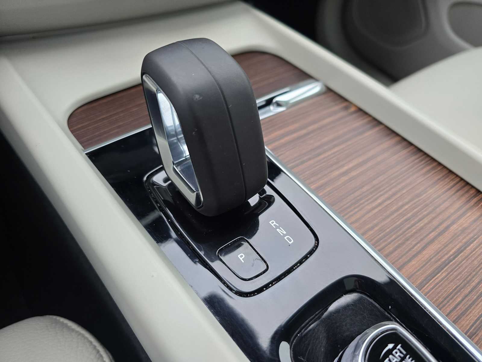 2022 Volvo XC60 Momentum