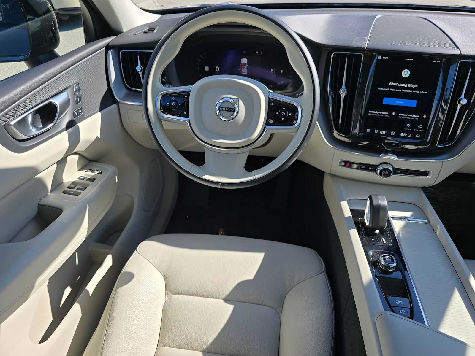 2024 Volvo XC60 Core Dark Theme