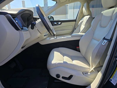 2024 Volvo XC60 Core Dark Theme
