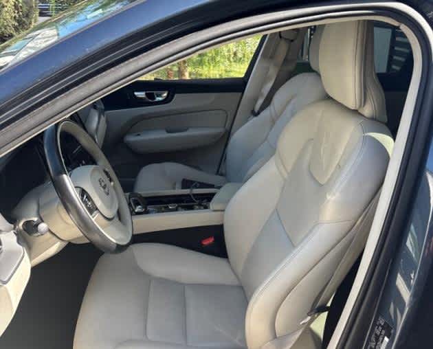 2024 Volvo XC60 Core Dark Theme