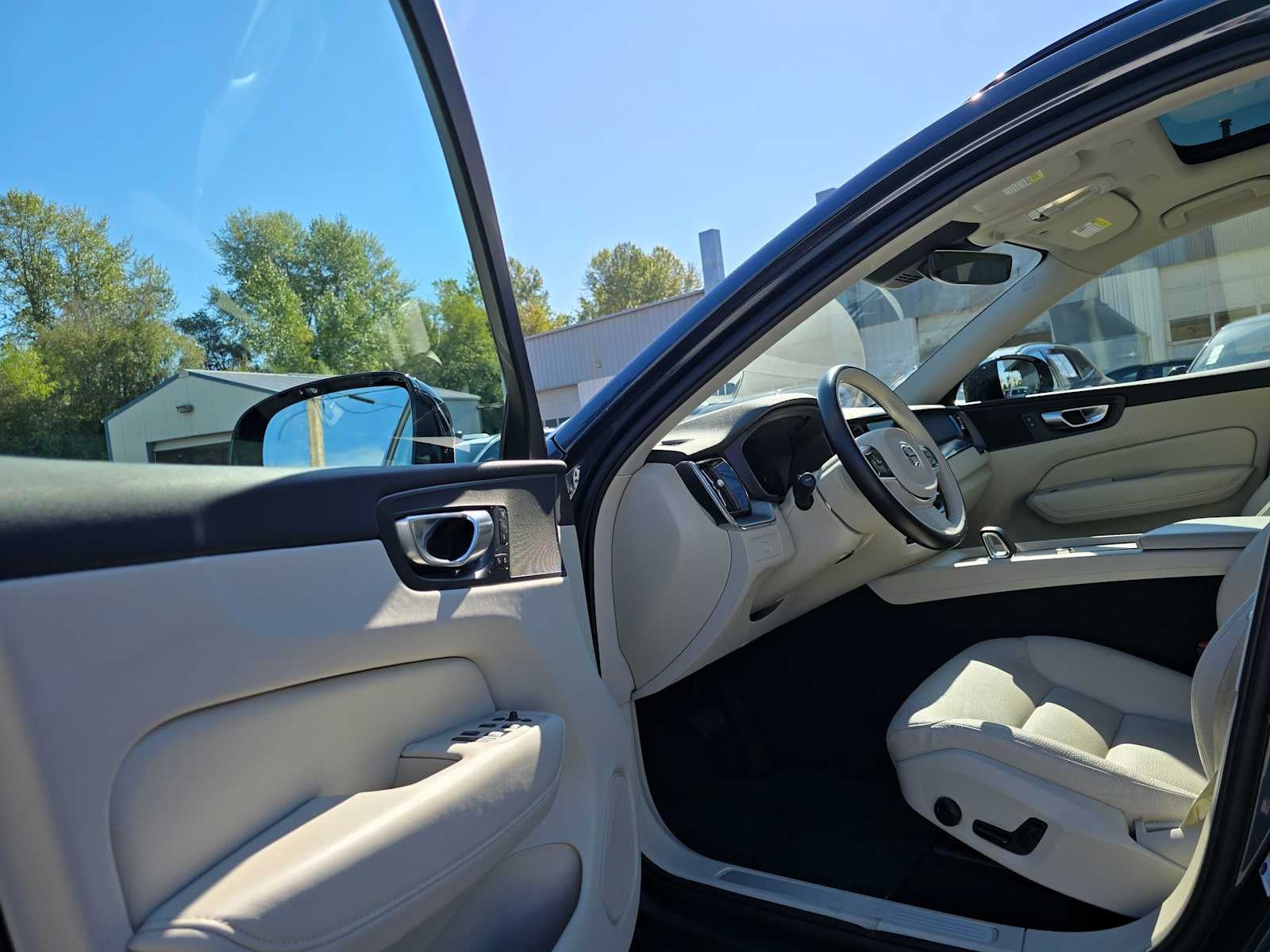 2024 Volvo XC60 Core Dark Theme