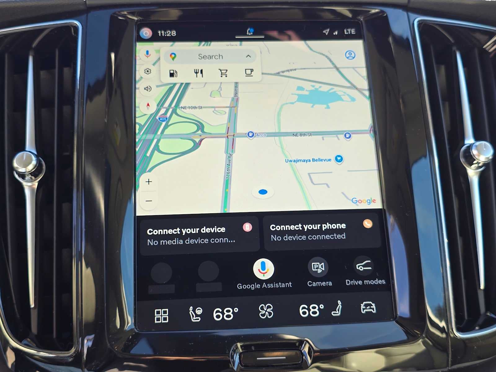2024 Volvo XC60 Core Dark Theme