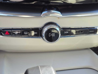 2024 Volvo XC60 Core Dark Theme