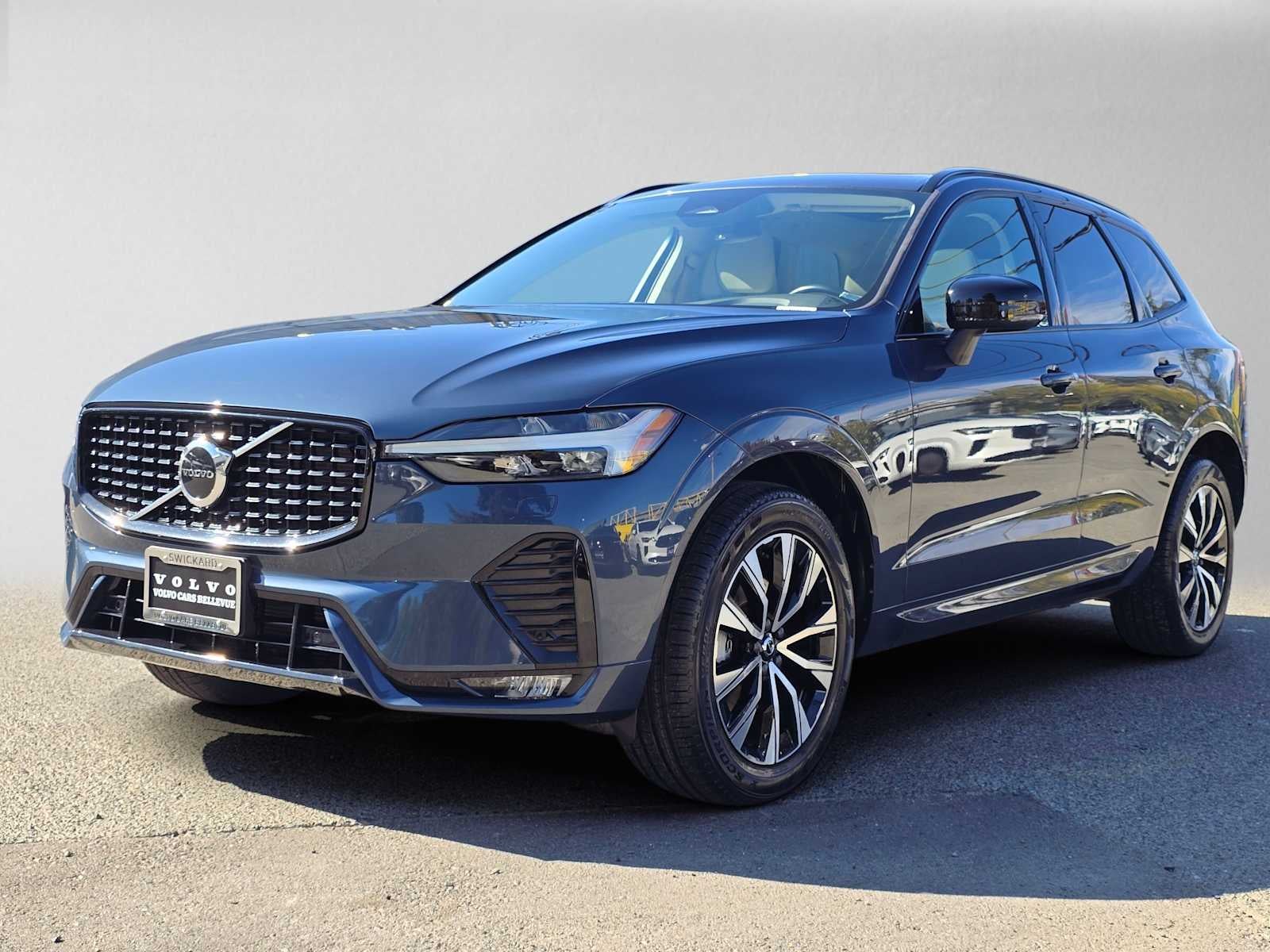 2024 Volvo XC60 Core Dark Theme
