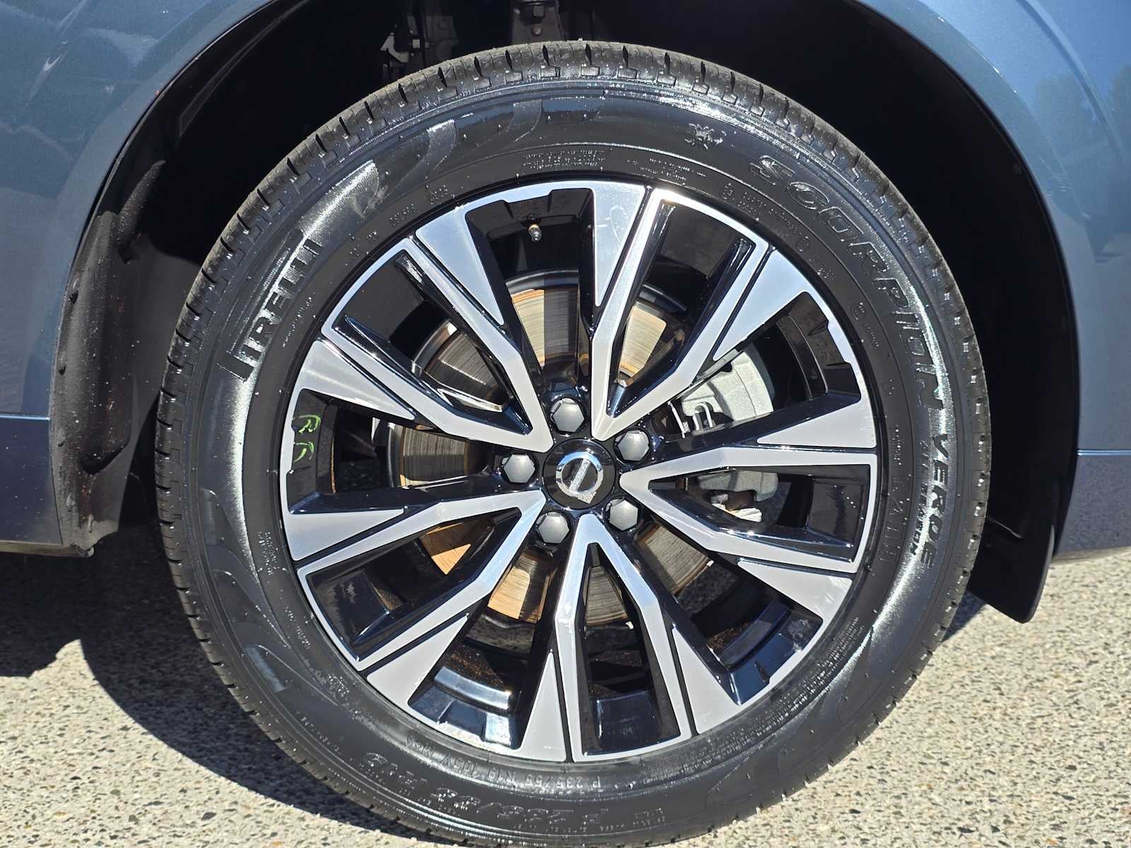 2024 Volvo XC60 Core Dark Theme