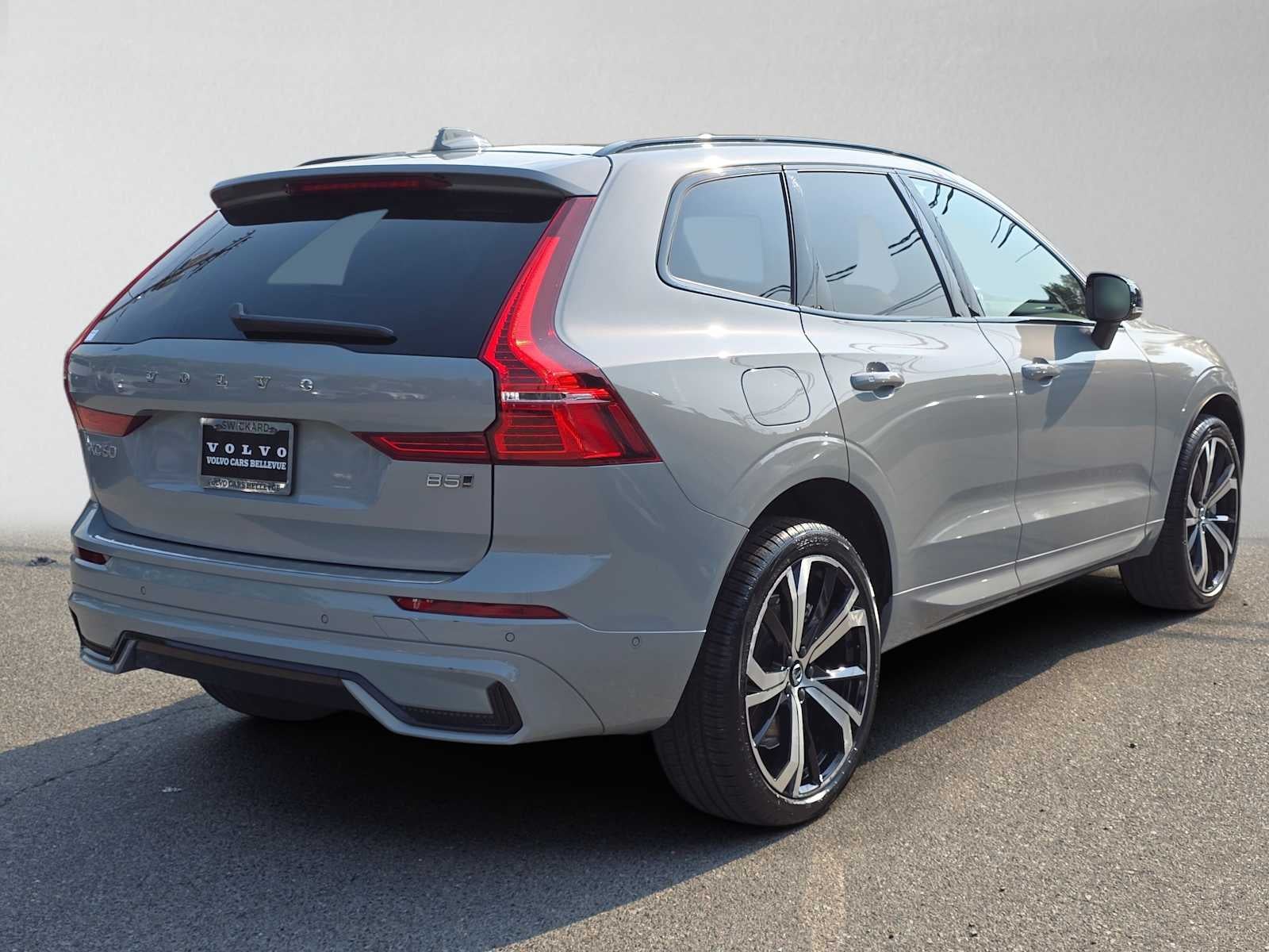 2024 Volvo XC60 Ultimate Dark Theme