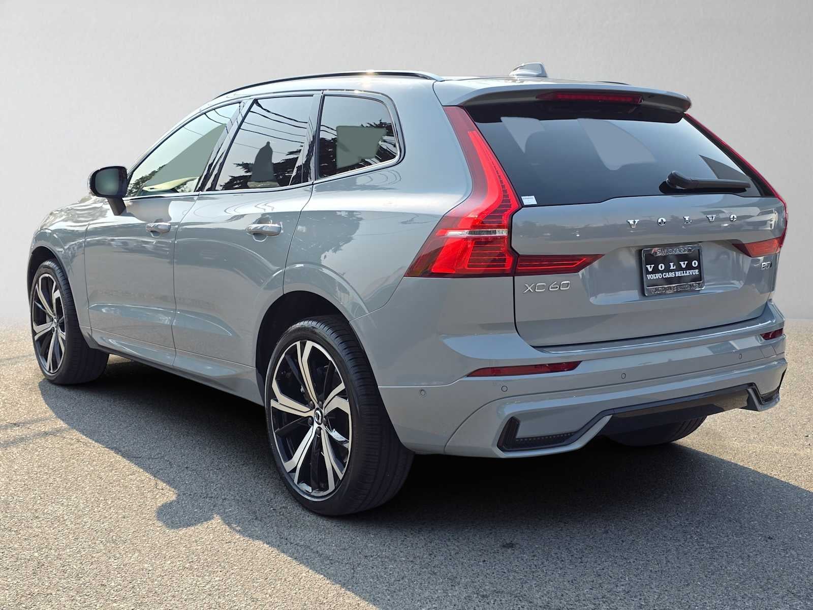 2024 Volvo XC60 Ultimate Dark Theme