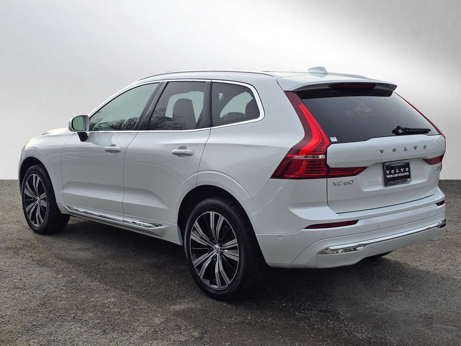 2023 Volvo XC60 Plus Bright Theme