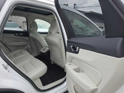 2023 Volvo XC60 Plus Bright Theme