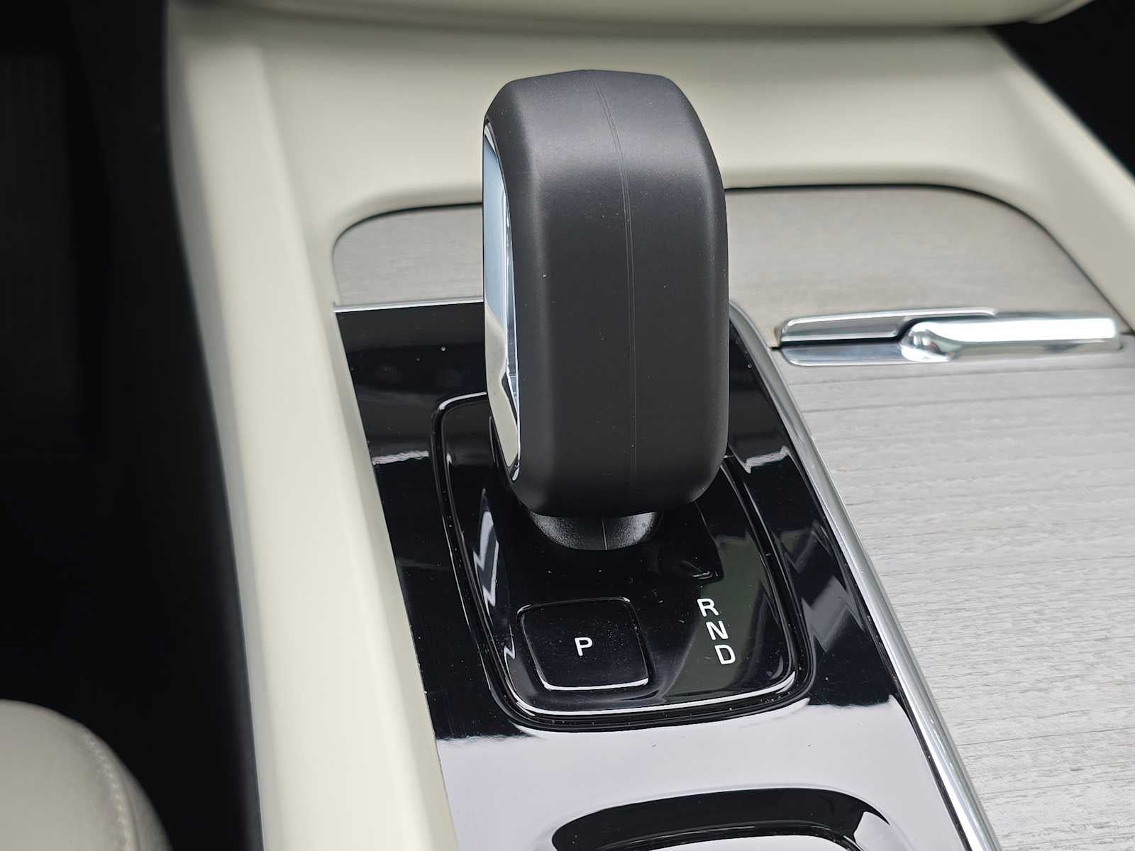 2023 Volvo XC60 Plus Bright Theme