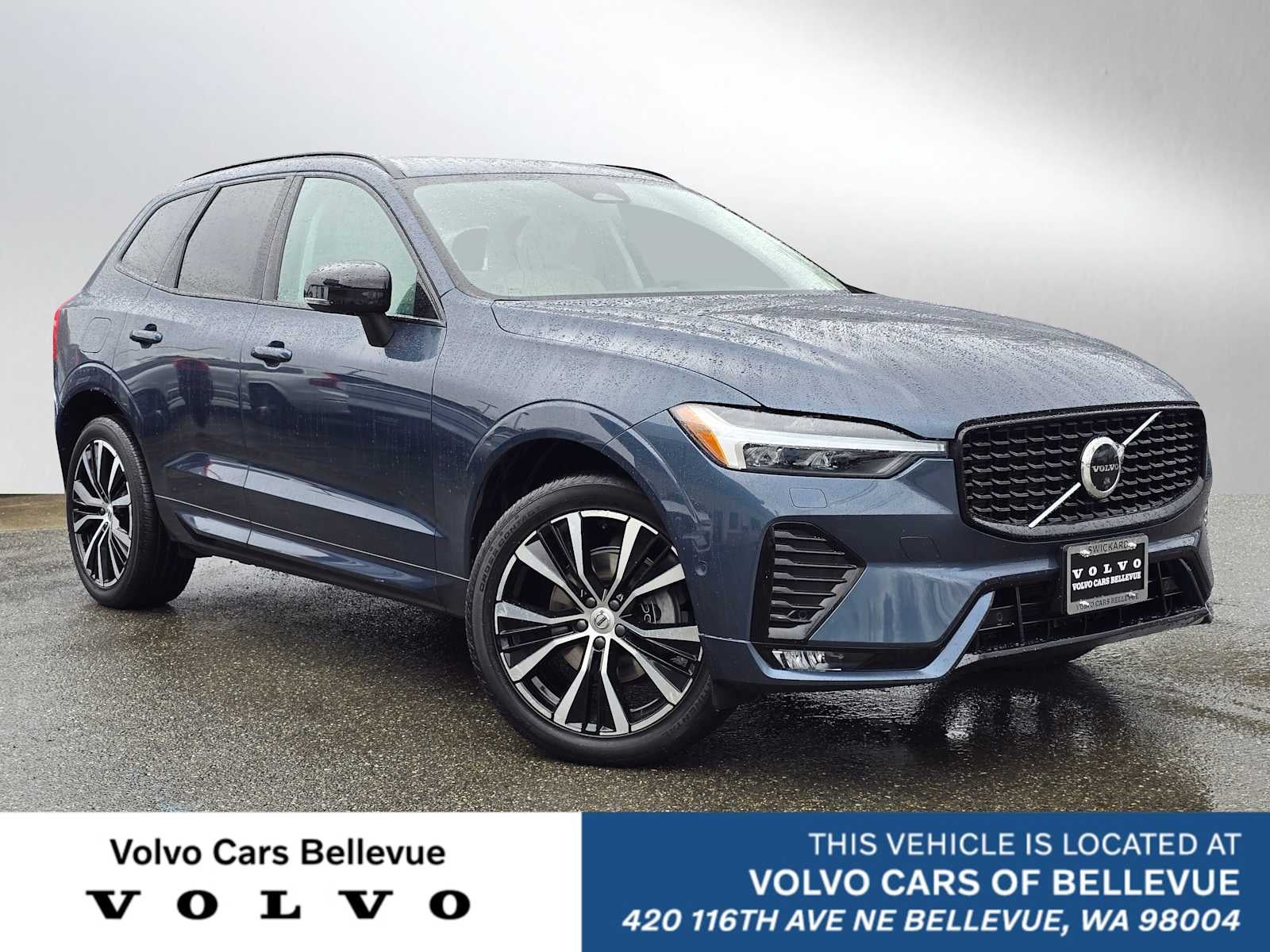 2023 Volvo XC60 Plus Dark Theme