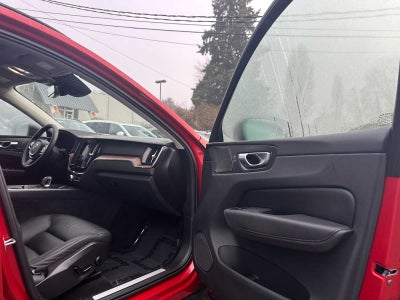 2023 Volvo XC60 Plus Dark Theme