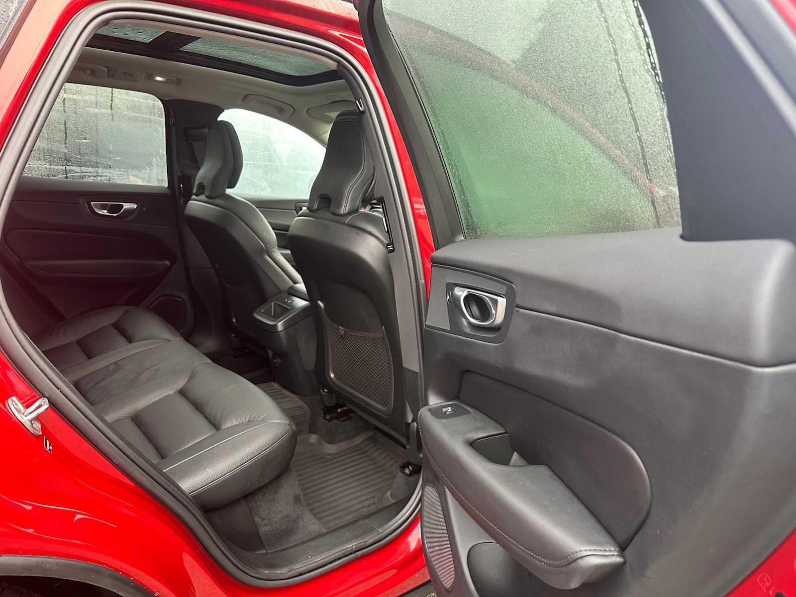 2023 Volvo XC60 Plus Dark Theme