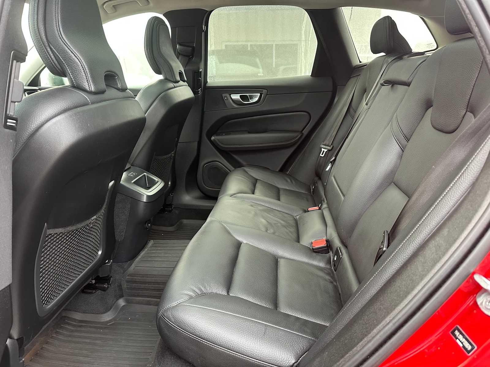 2023 Volvo XC60 Plus Dark Theme