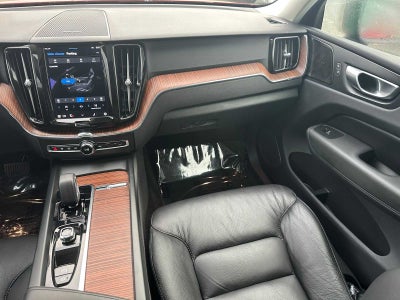 2023 Volvo XC60 Plus Dark Theme