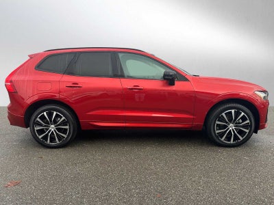 2023 Volvo XC60 Plus Dark Theme