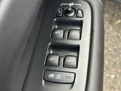 2023 Volvo XC60 Plus Dark Theme