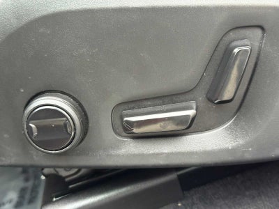 2023 Volvo XC60 Plus Dark Theme