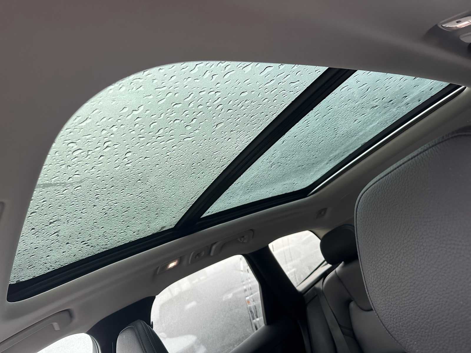 2023 Volvo XC60 Plus Dark Theme