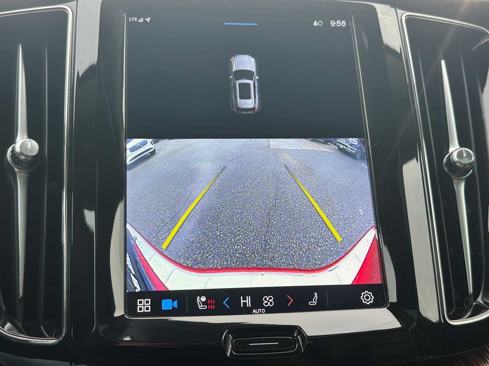 2023 Volvo XC60 Plus Dark Theme