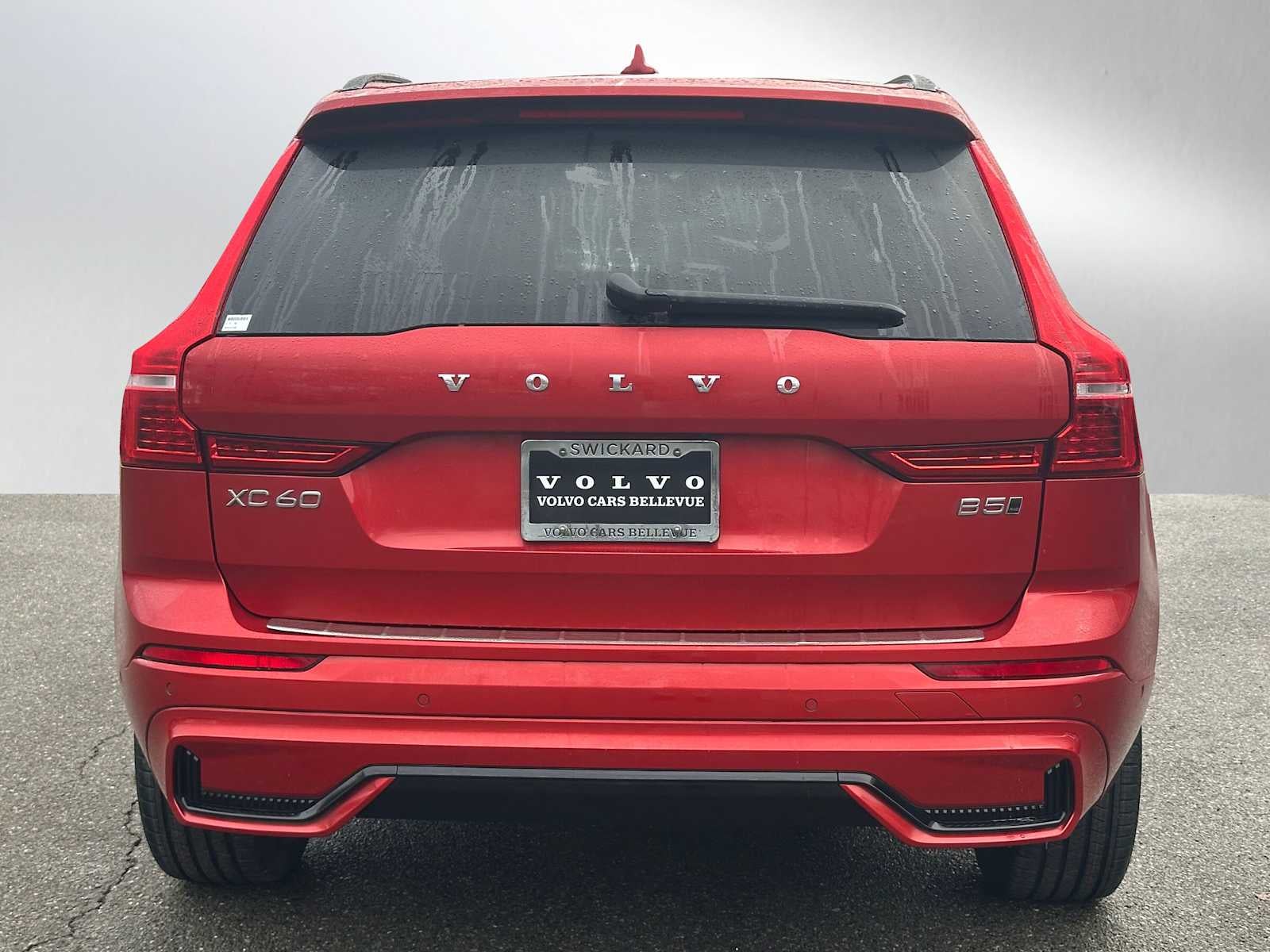 2023 Volvo XC60 Plus Dark Theme