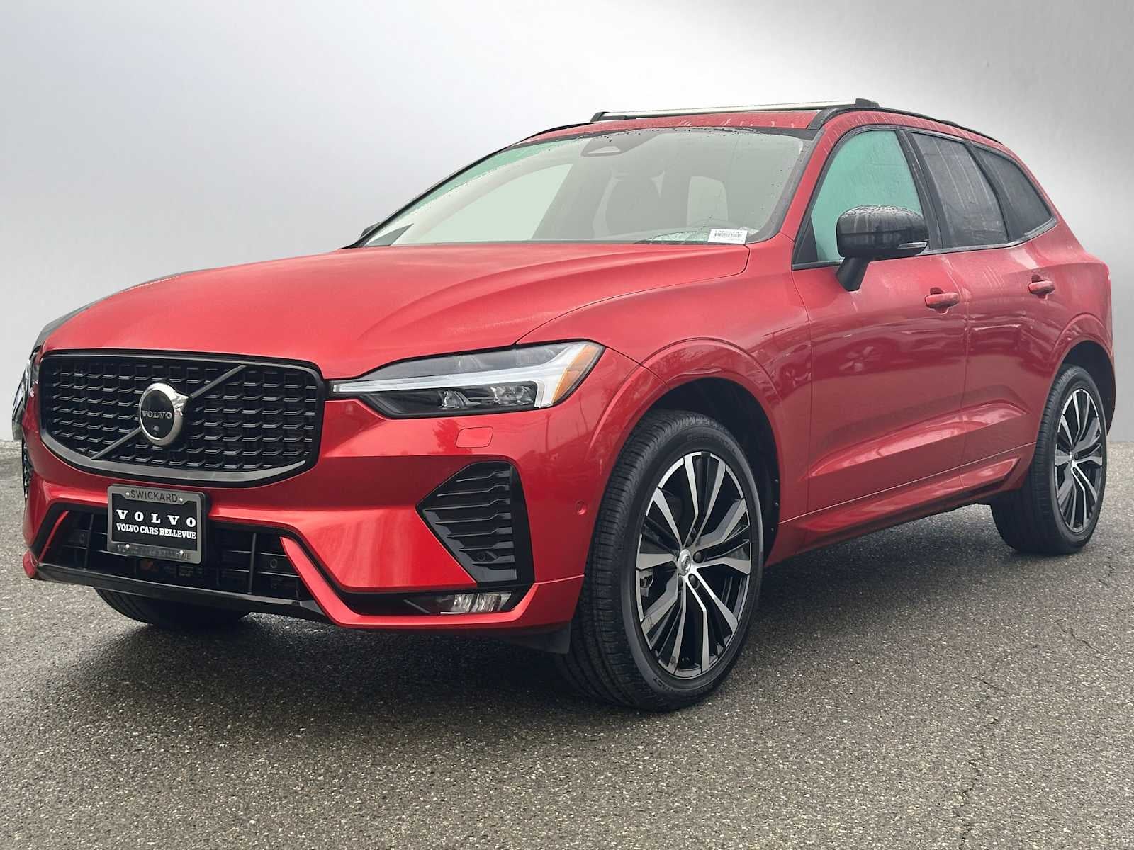 2023 Volvo XC60 Plus Dark Theme