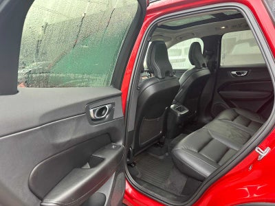 2023 Volvo XC60 Plus Dark Theme