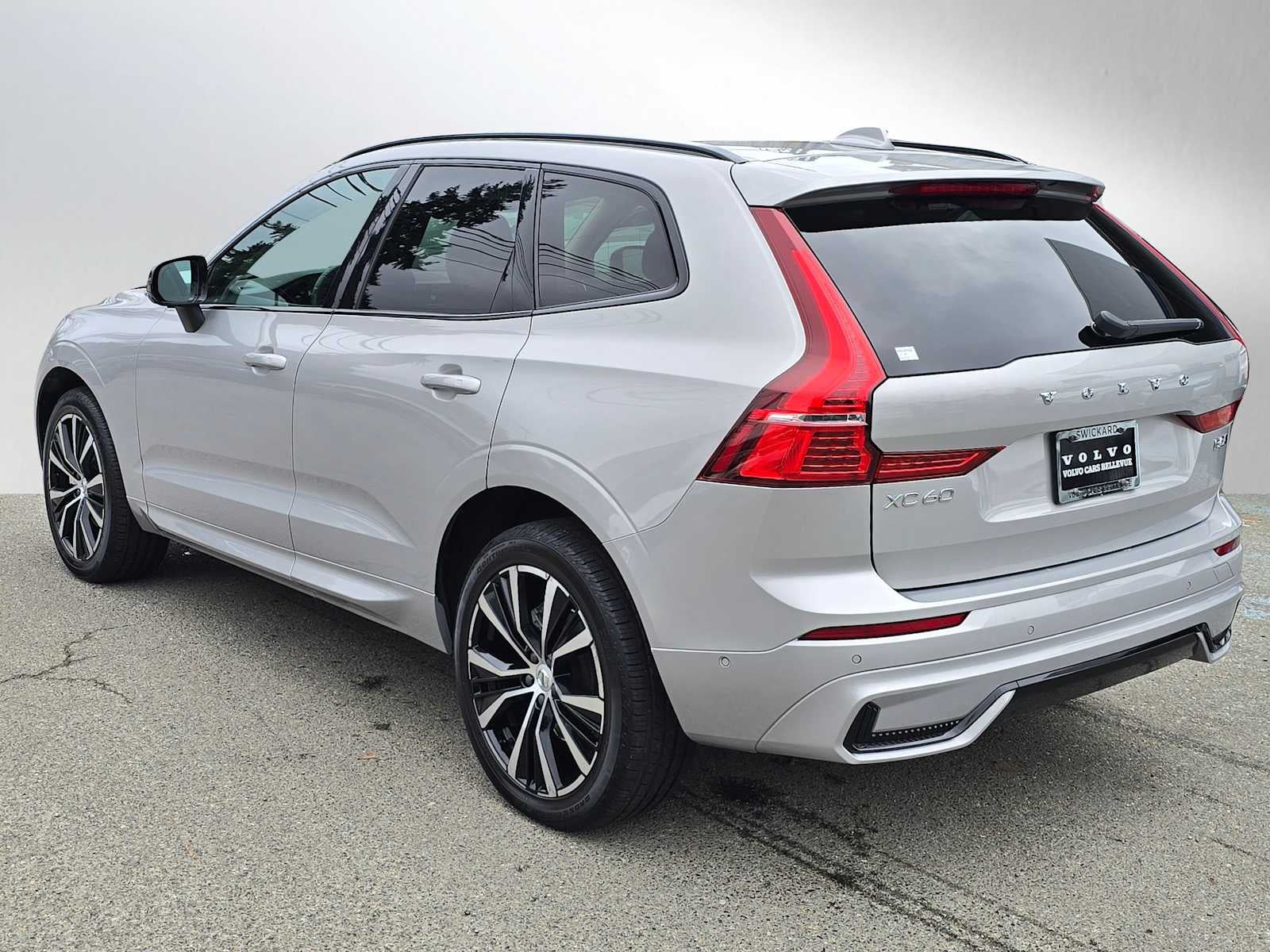 2023 Volvo XC60 Ultimate Dark Theme
