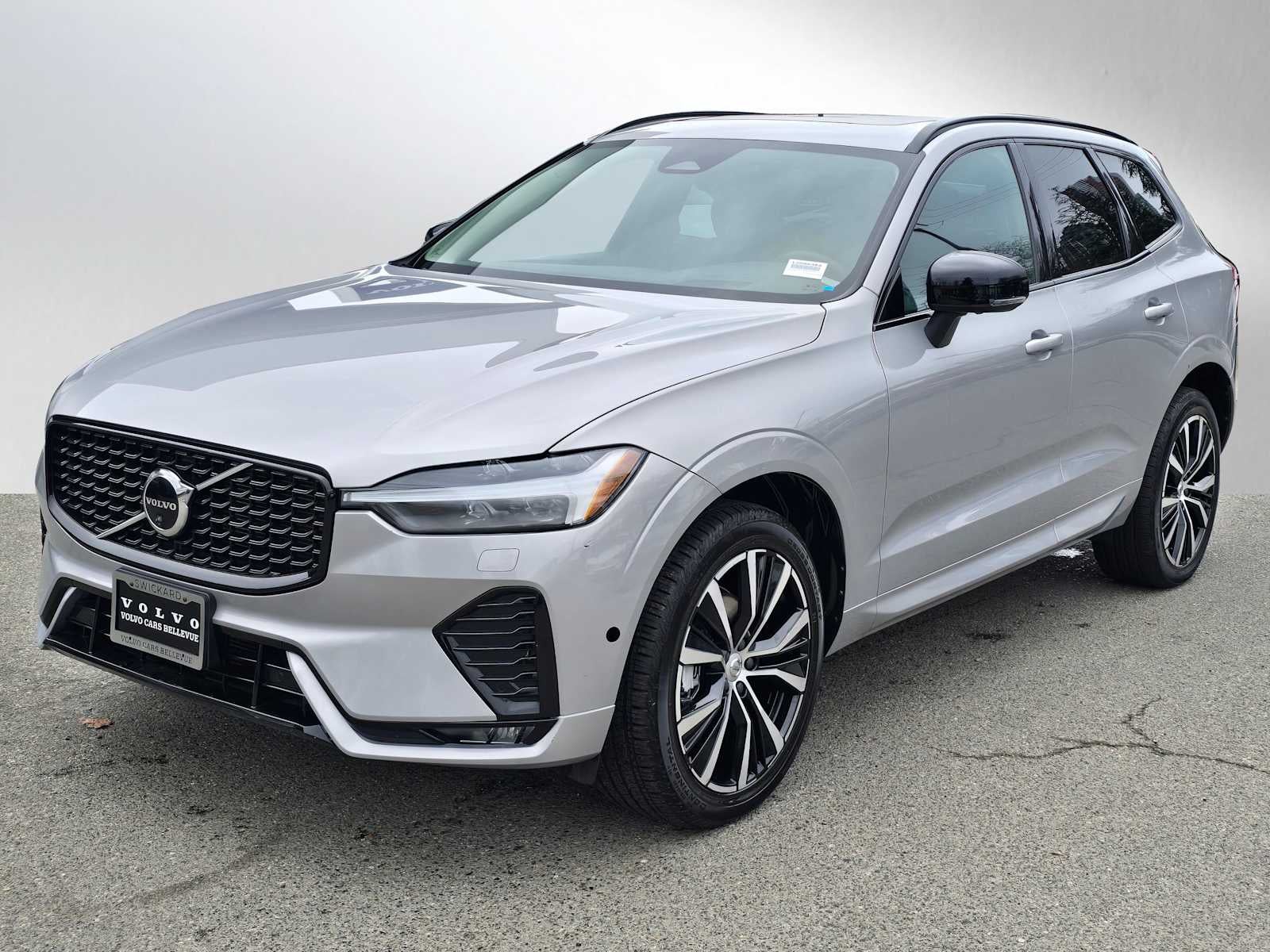 2023 Volvo XC60 Ultimate Dark Theme