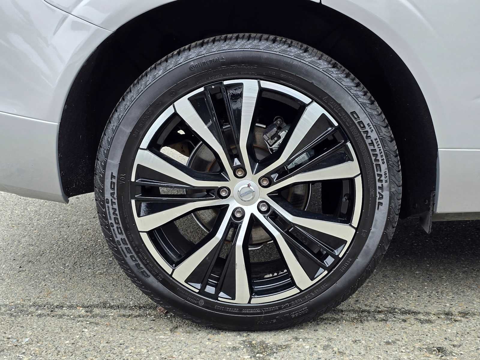 2023 Volvo XC60 Ultimate Dark Theme