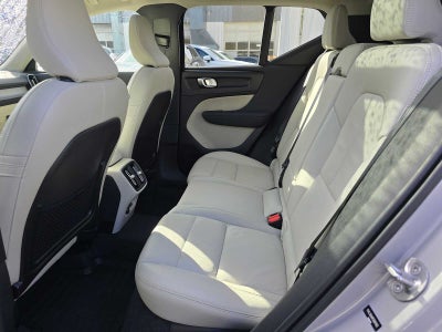 2023 Volvo XC40 Ultimate Bright Theme