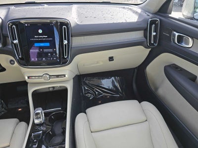 2023 Volvo XC40 Ultimate Bright Theme