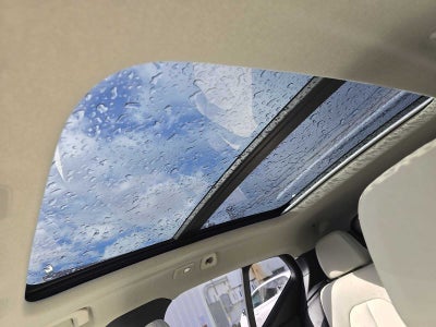 2023 Volvo XC40 Ultimate Bright Theme
