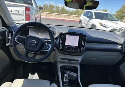 2023 Volvo XC40 Ultimate Bright Theme