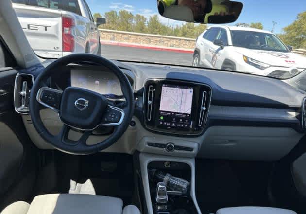 2023 Volvo XC40 Ultimate Bright Theme