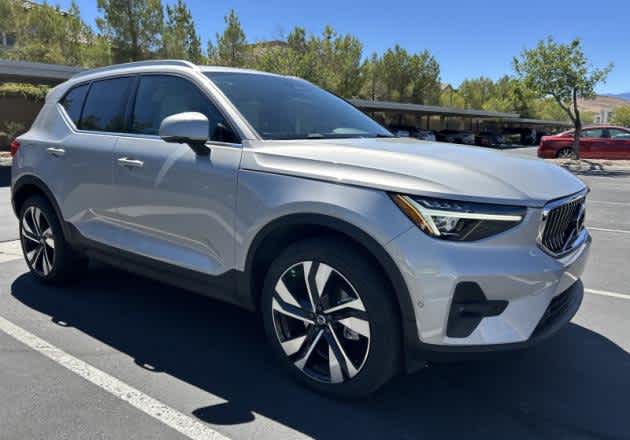 2023 Volvo XC40 Ultimate Bright Theme