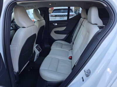 2023 Volvo XC40 Ultimate Bright Theme