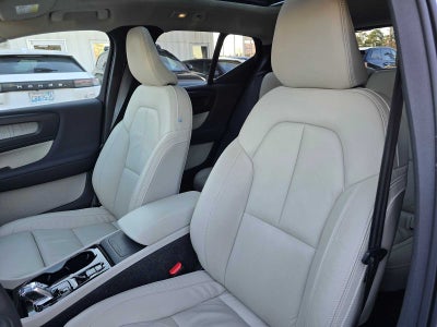 2023 Volvo XC40 Ultimate Bright Theme