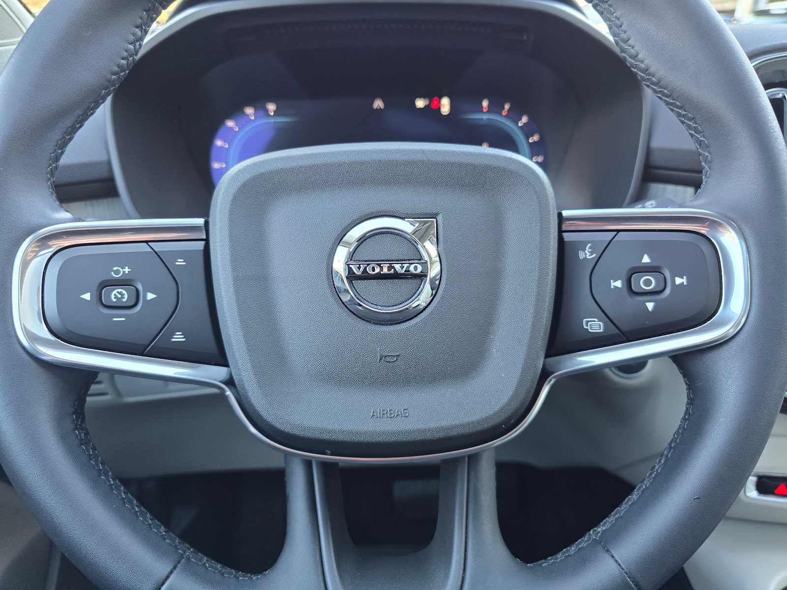 2023 Volvo XC40 Ultimate Bright Theme