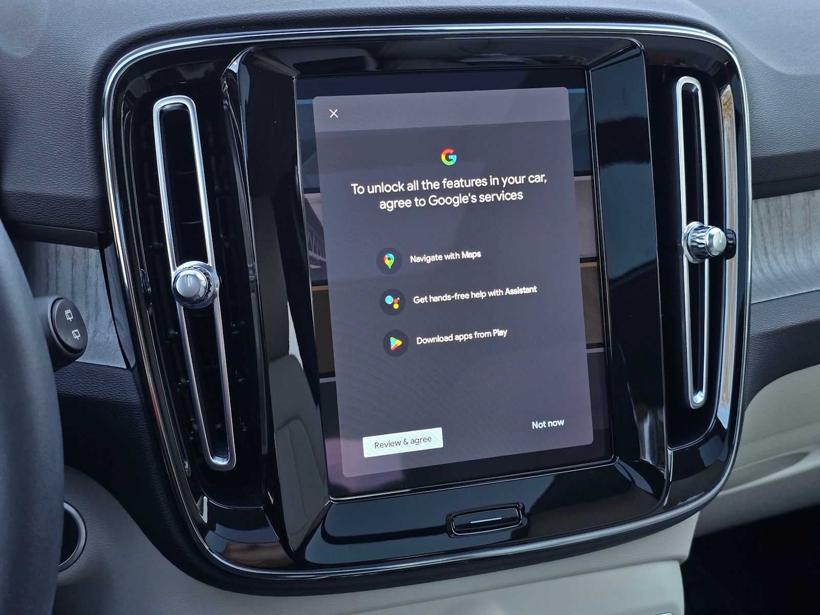 2023 Volvo XC40 Ultimate Bright Theme