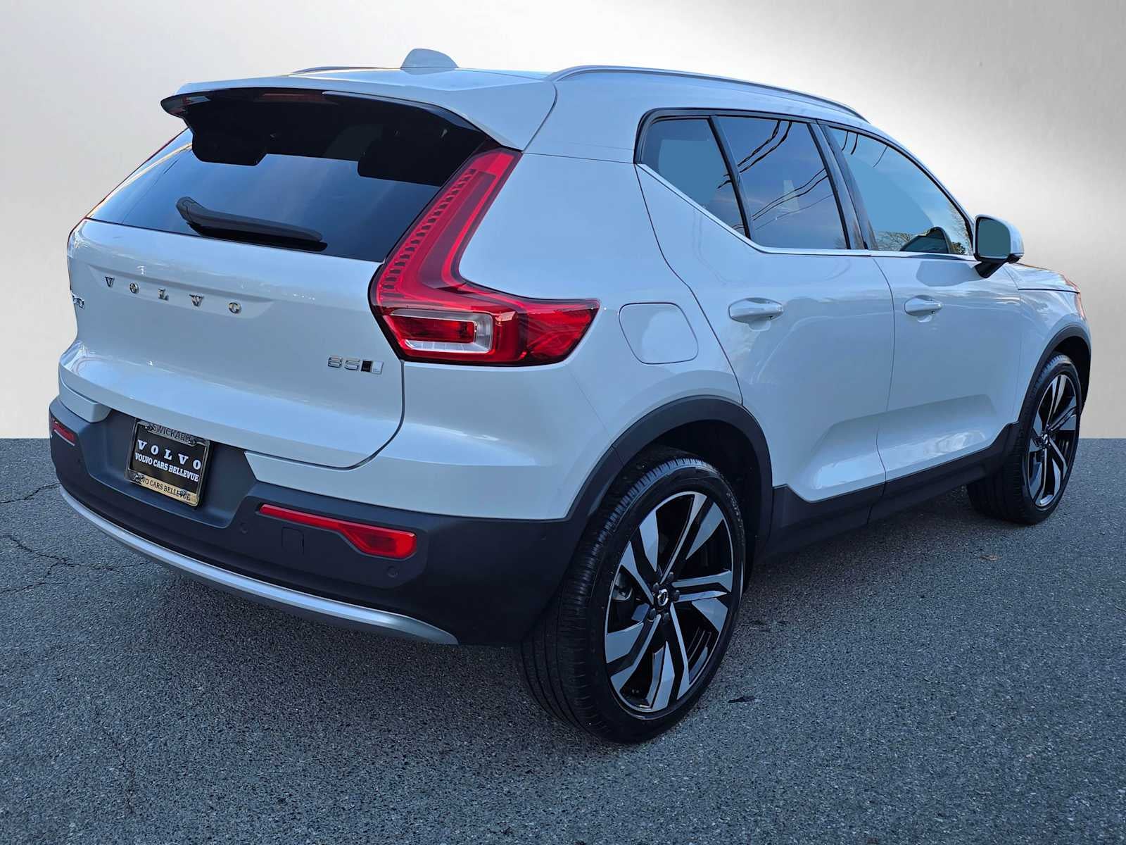 2023 Volvo XC40 Ultimate Bright Theme