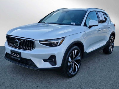 2023 Volvo XC40 Ultimate Bright Theme