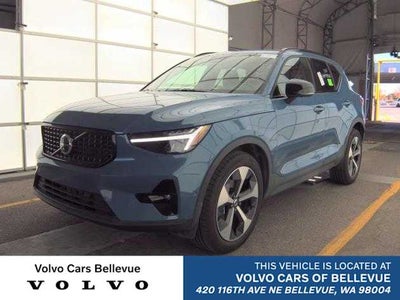 2025 Volvo XC40 Plus Dark Theme