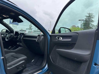2025 Volvo XC40 Plus Dark Theme